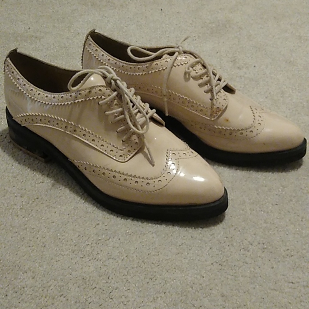 Women's dress shoes